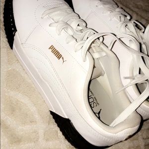 Black and White Puma Tennis Shoes SZ 8 Women